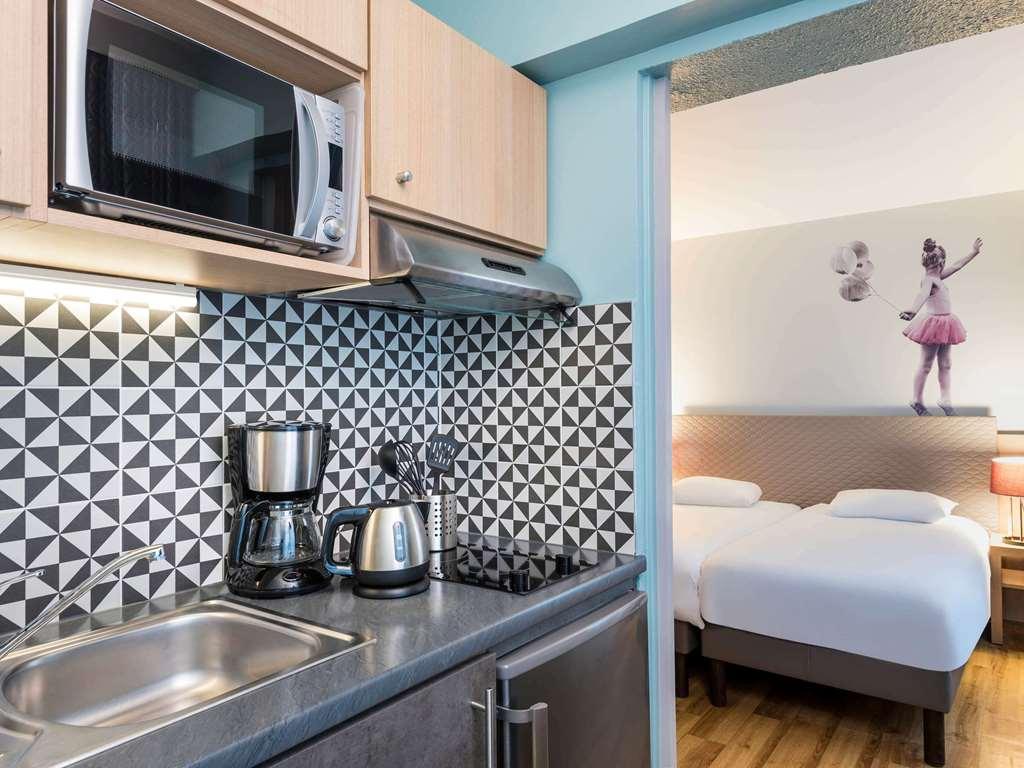Aparthotel Adagio Paris Montmartre Стая снимка