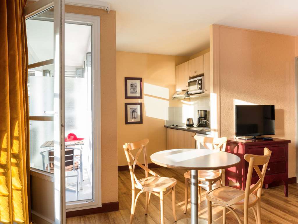 Aparthotel Adagio Paris Montmartre Стая снимка